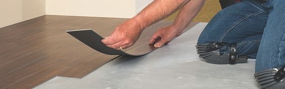 Le ruban adhésif de plancher en bois. Double face. Excellent pour masquer l'ajustement ligne par ligne. fournisseur